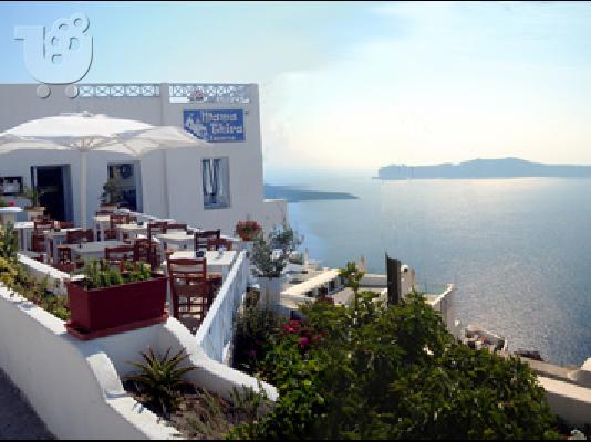 PoulaTo: Terrace with views of the sunset Tavern Mamathira Santorini